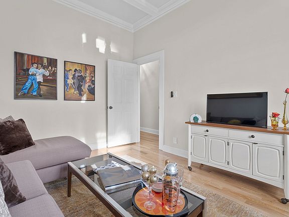 2nd image of 238 W 106th St APT 1AA