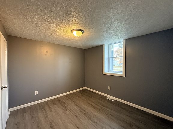5th image of 2916 Seneca Ave APT B