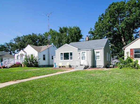 1391 Circle Dr NE, Kankakee, IL 60901