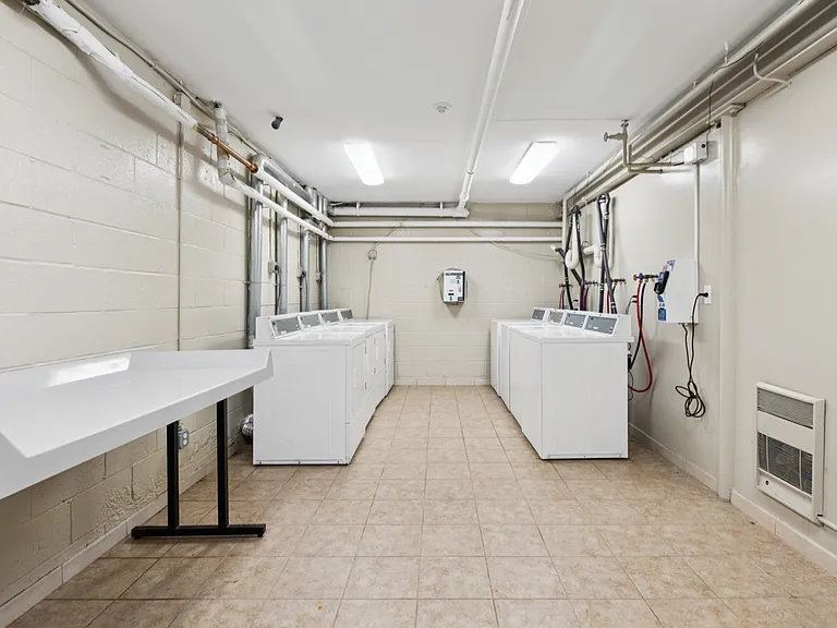 Maple Court Apartments — Photo 12
