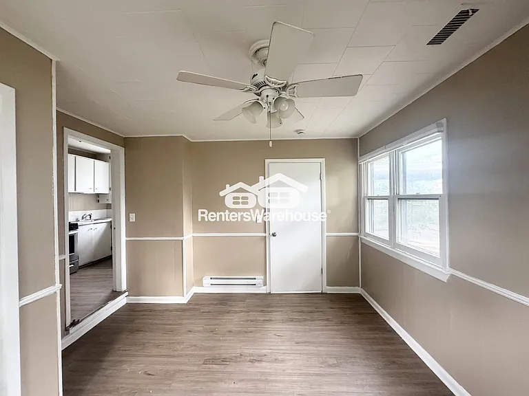 1685 Northwest Dr — Photo 2
