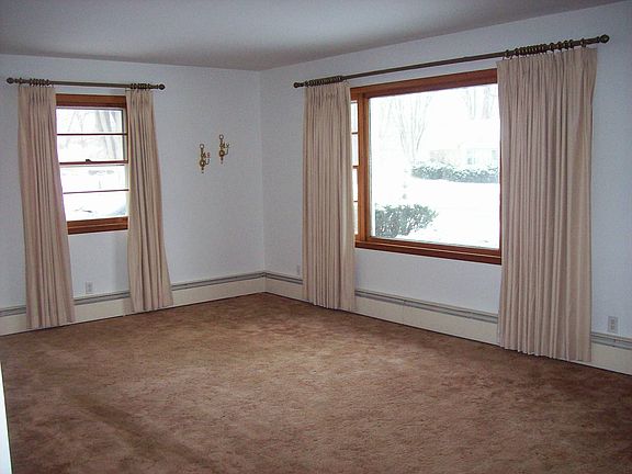 4th image of 16 Linwood Ave