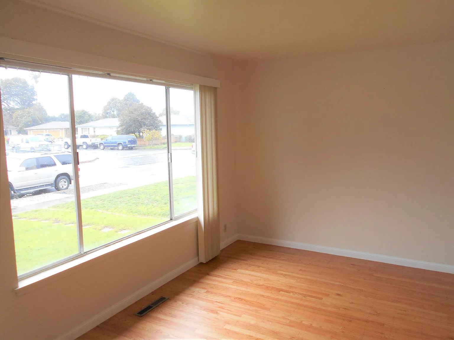 2 bed, 945 sqft, $2,850 — Photo 2
