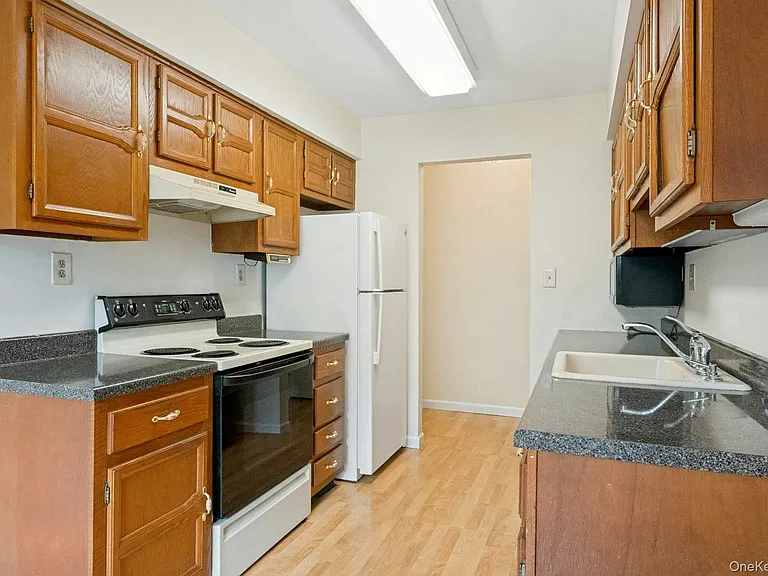 8 Foxwood Dr #4 — Photo 7