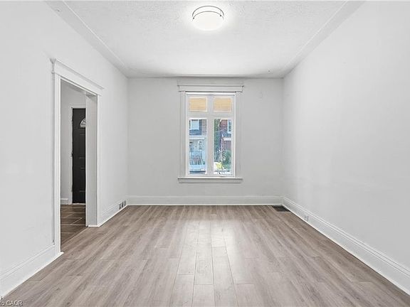 5th image of 41 Barnesdale Ave N