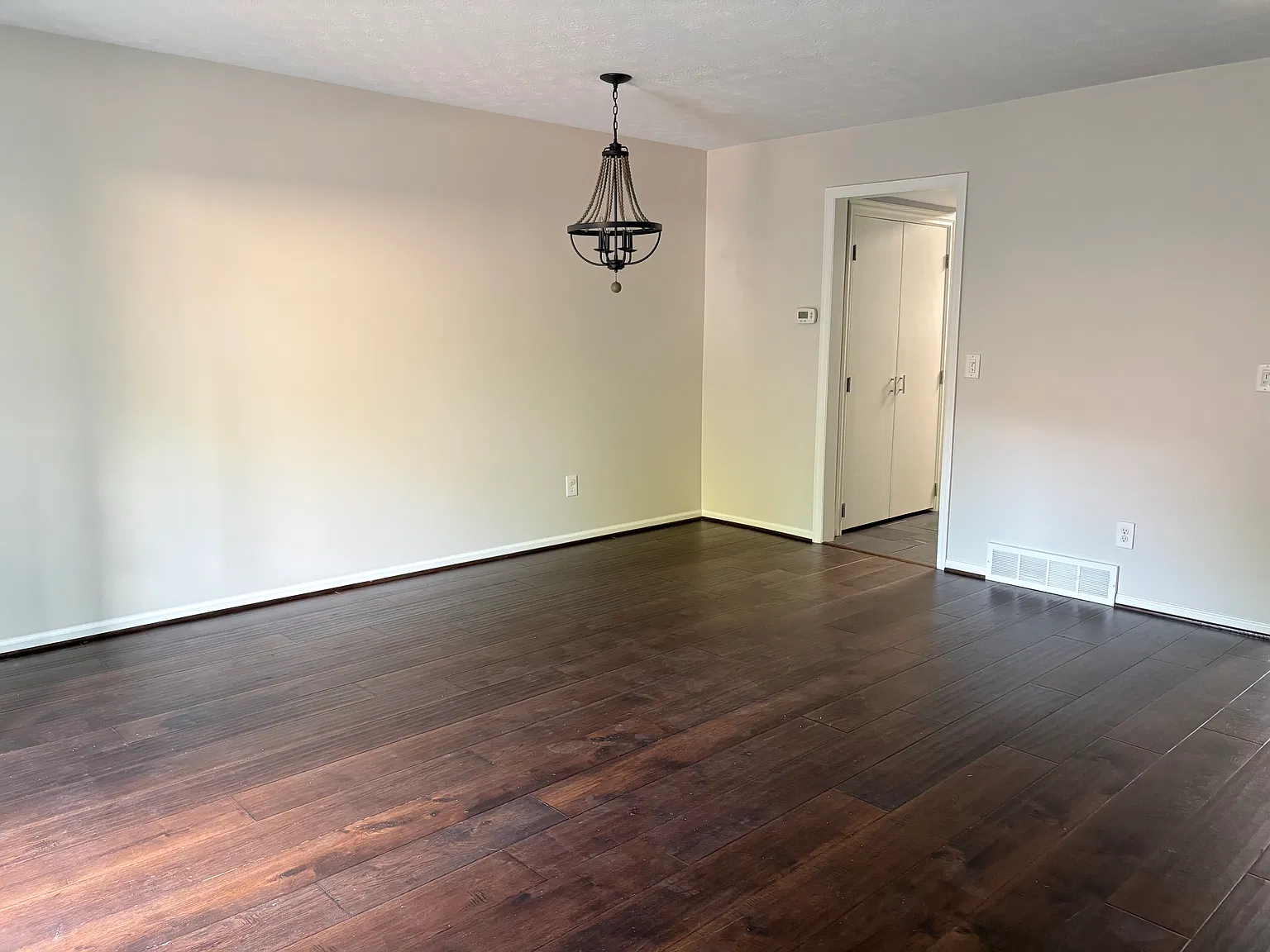 2 bed, 1.5 bath, 1054 sqft, $1,650 — Photo 4