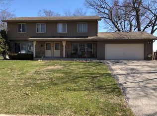 883 Crescent Ln, Hartland, WI 53029