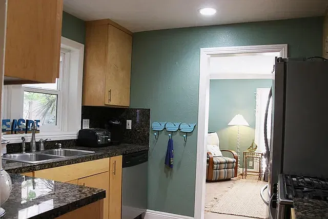 28 S 63rd Pl — Photo 4
