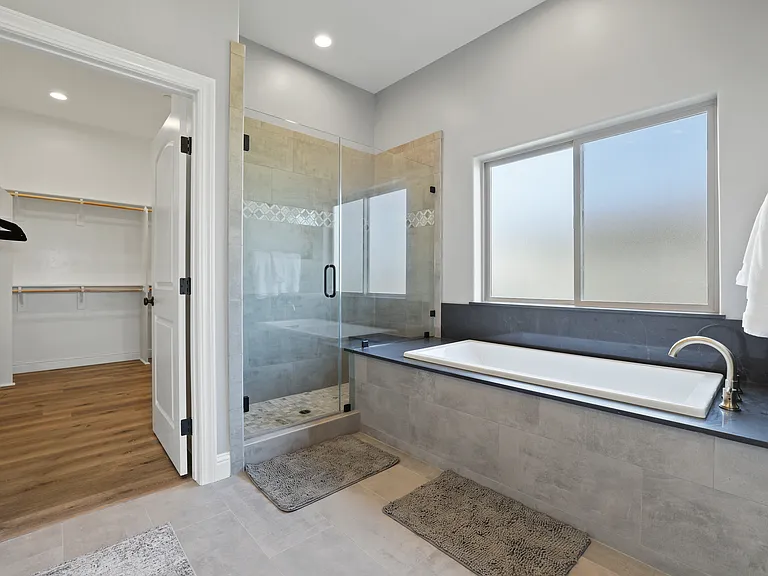 9467 E Jahant Rd — Photo 27