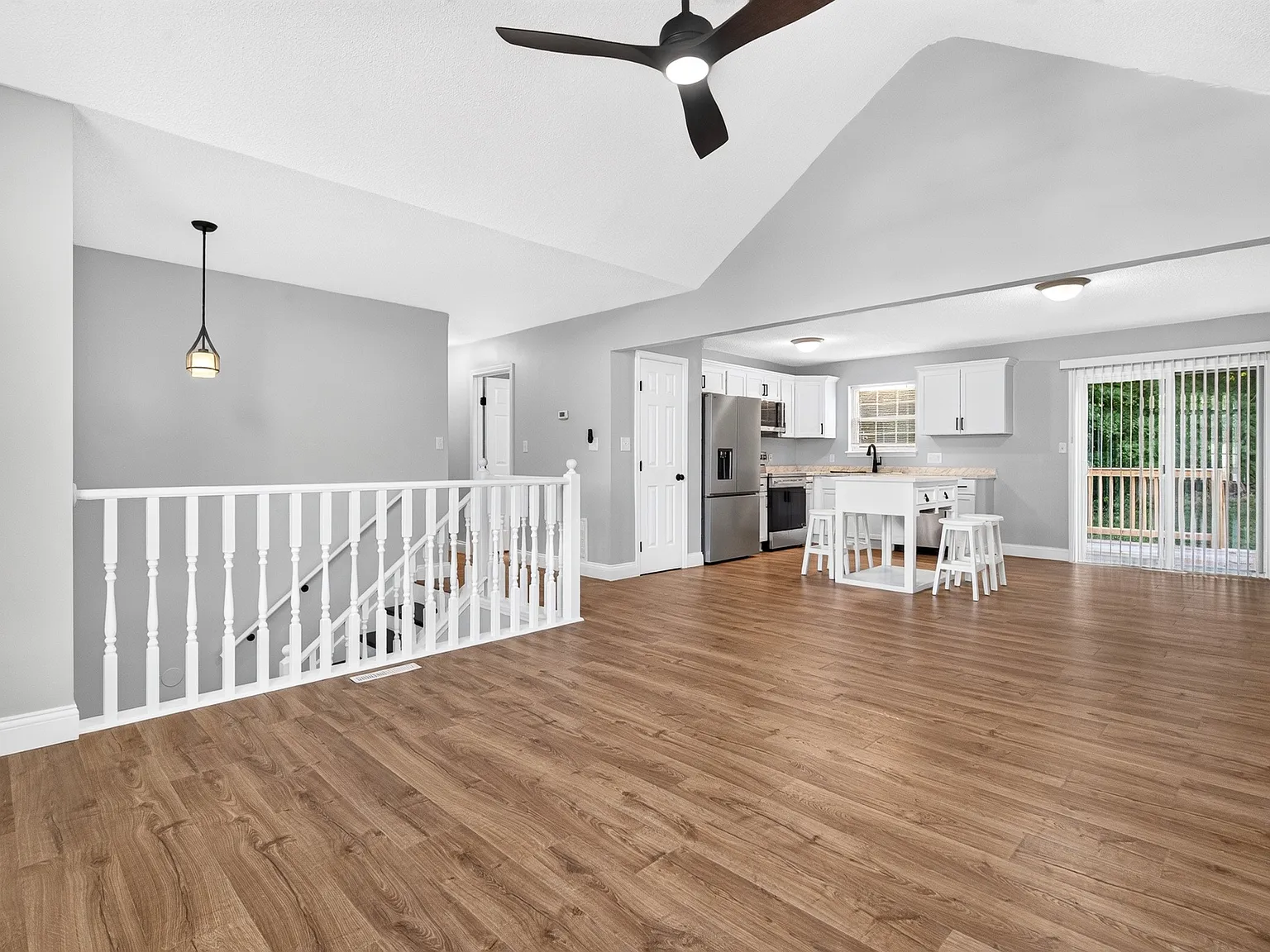 3 bed, 2.5 bath, 1800 sqft, $1,850 — Photo 3