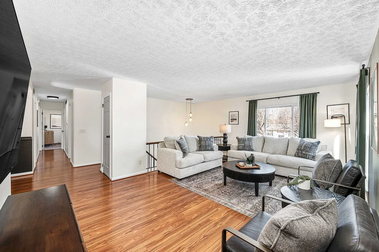 4 bed, 2.0 bath, 2088 sqft, $8,666 — Photo 4