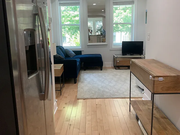 716 Kenyon St NW — Photo 4