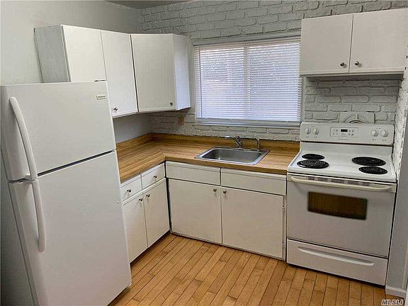 3rd image of 202 Avenue B