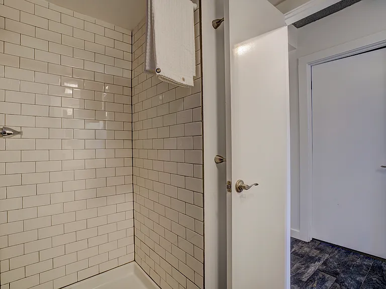 Sterling Boulder Apartments - Student Living — Photo 32