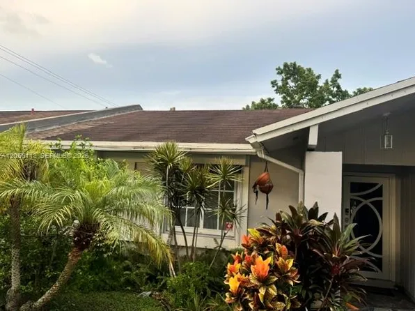 450 Lakewood Cir E APT B, Pompano Beach, FL 33063