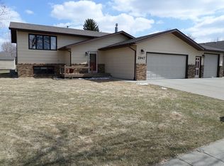 2947 Tyler Pkwy, Bismarck, ND 58503