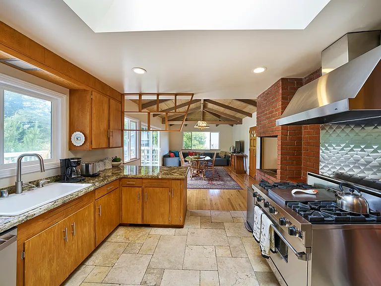 1150 Mestres Dr — Photo 5