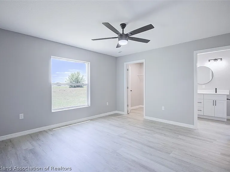 136 Friendly Cir — Photo 17