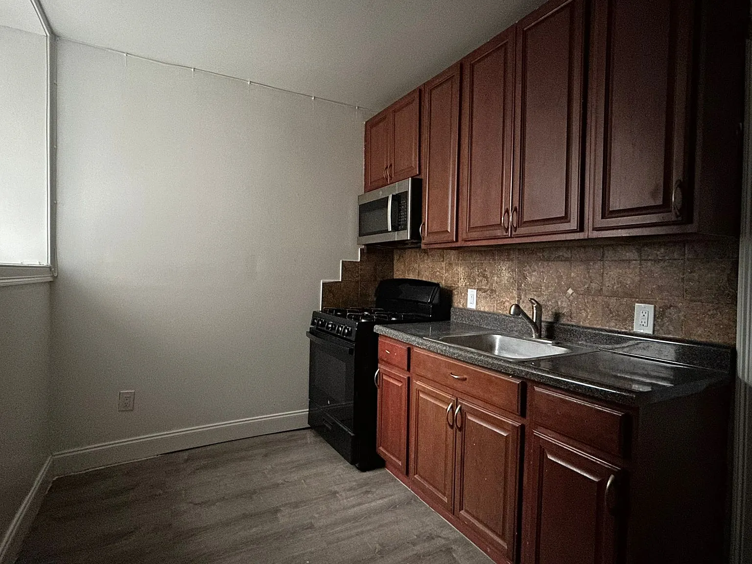 92 W 34th St — Photo 1