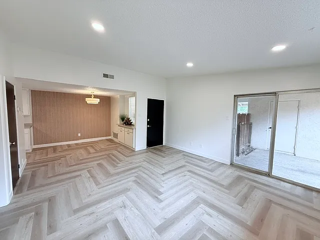 2952 Sybil Way — Photo 8