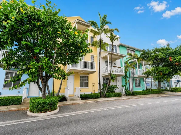 810 3rd Ave N APT 76, Lake Worth, FL 33460