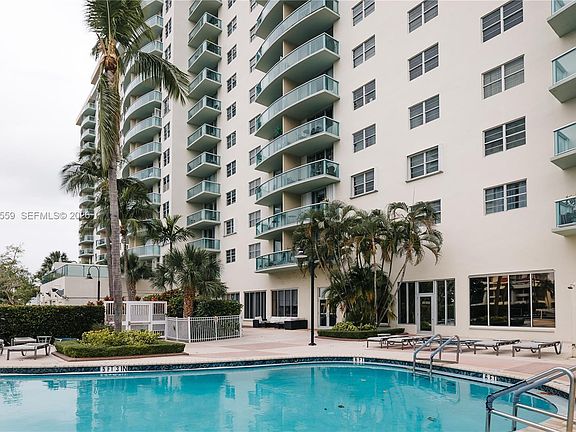 2nd image of 19390 Collins Ave APT 1614