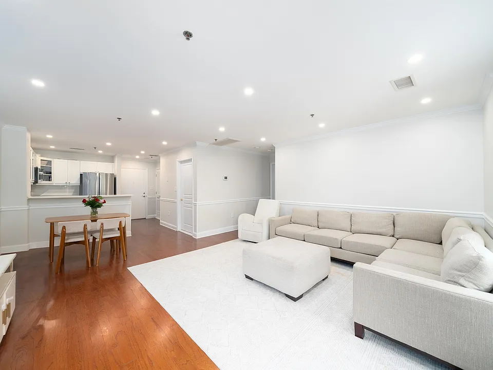 812 Grand St #314
