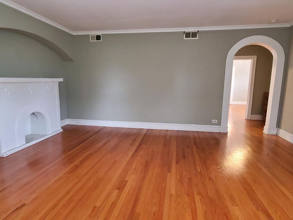 1st image of 6247 N Washtenaw Ave APT 3