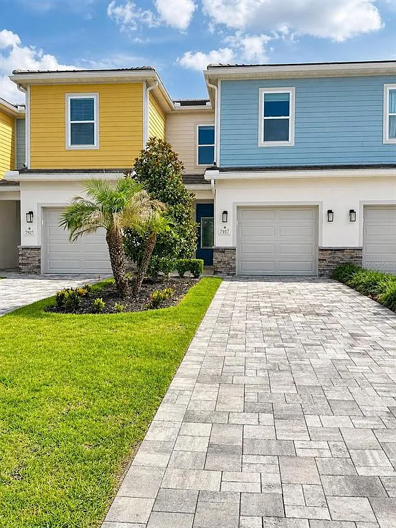 3 bed, 2.5 bath, 1704 sqft, $2,700 — Photo 1