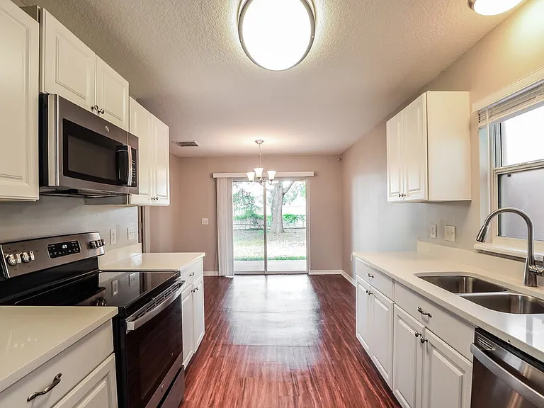 10233 Patrick Dr — Photo 7