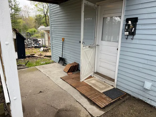 77 Chapman St #1, Putnam, CT 06260