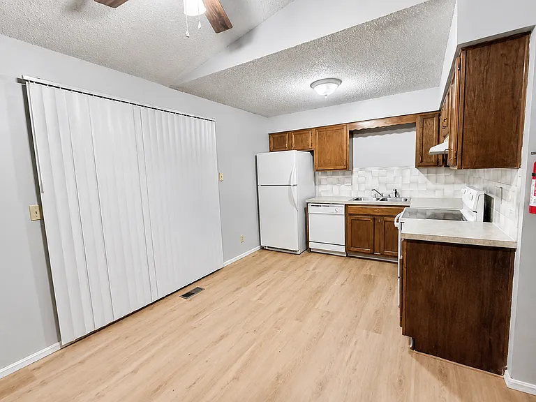 1224 E Selma St — Photo 13