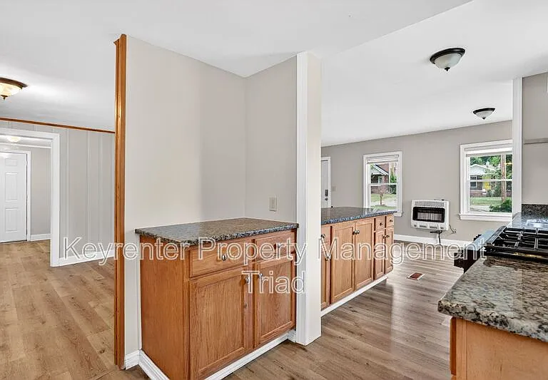 704 E Lexington Ave — Photo 21