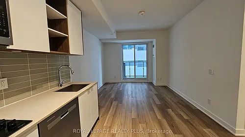 543 Richmond St W Photo 1