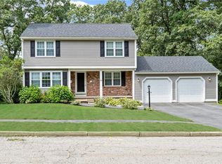 69 N Cobble Hill Rd, Warwick, RI 02886