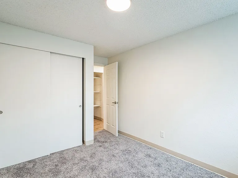 The 1800 Place Apartments — Photo 37