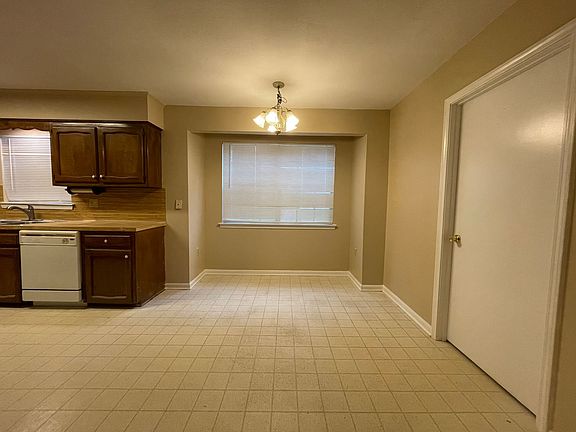 4th image of 10241 Westwood Ave