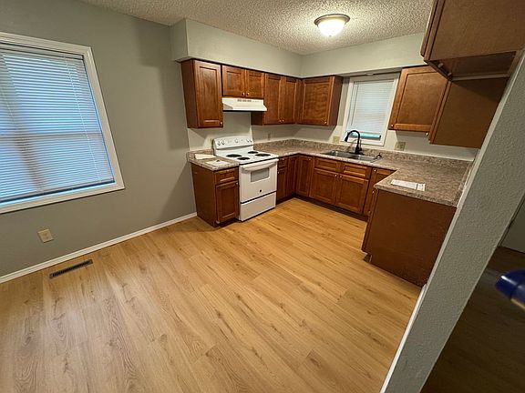 5th image of 3865 S Beechwood Ave
