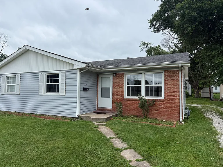 105 S Lyons St — Photo 1
