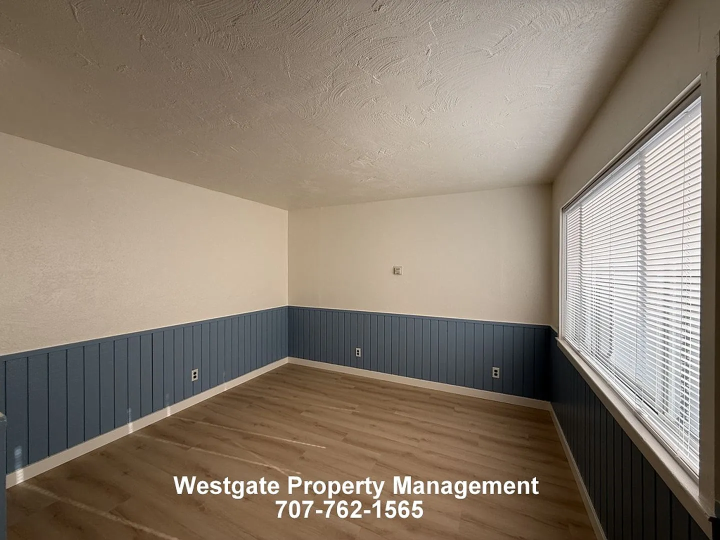 360 E School Street — Photo 4