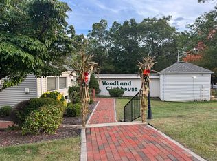 165 Woodland Dr #165, Cromwell, CT 06416