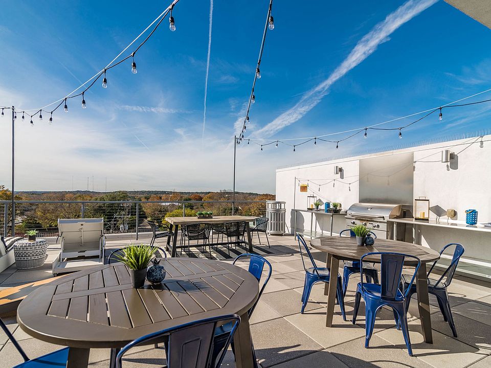 Burnet Flats Outdoor Kitchen & Seating