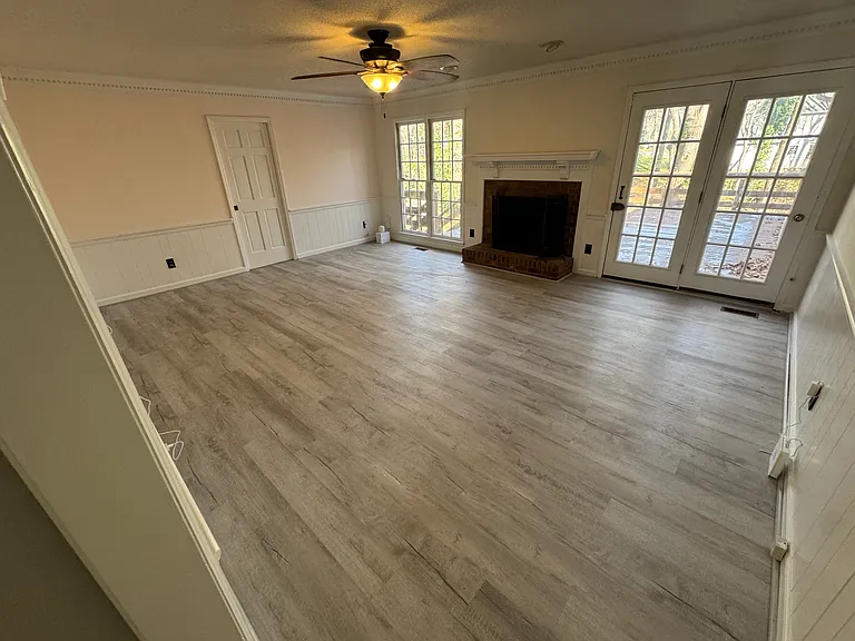 2102 Oakcrest Ct — Photo 3