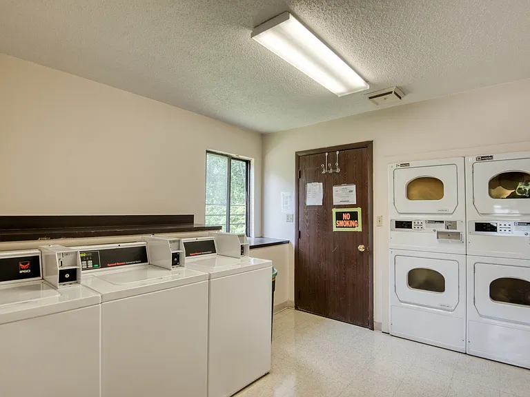 Colonial Terrace and Village Apartments — Photo 16