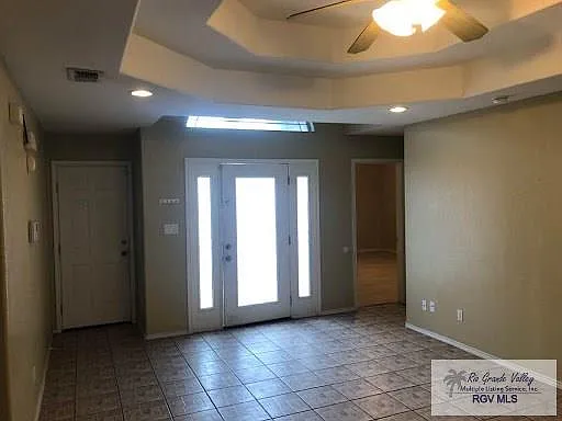 3 bed, 2.0 bath, 1312 sqft, $1,600 — Photo 2