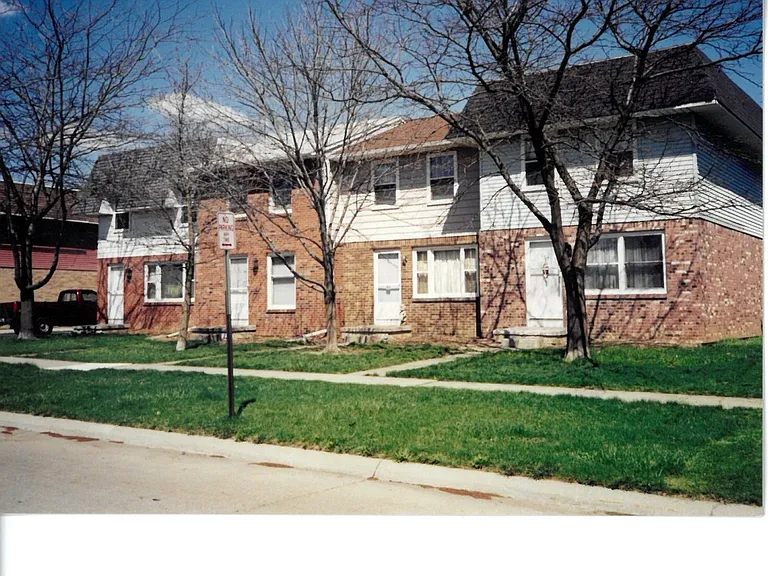223-225 Edgewood Dr — Photo 1