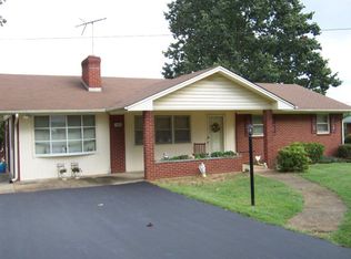 149 Perdue Dr, Hurt, VA 24563