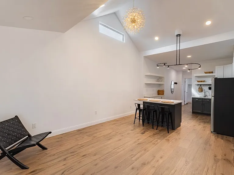 730 Avenue A — Photo 10