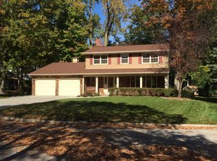 2750 Yorktown Dr, Green Bay, WI 54304