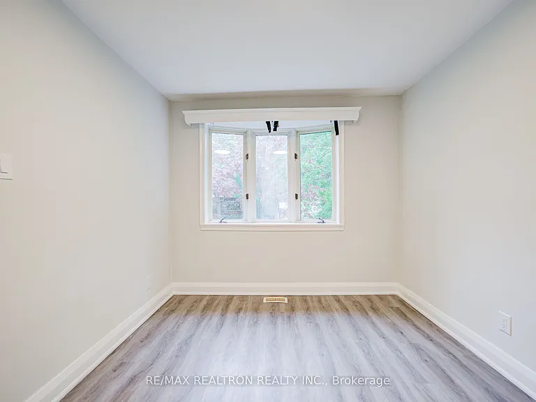 95 Roseview Ave — Photo 6
